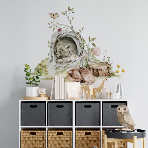 naklejka leśna polana_miś w grocie.jpg